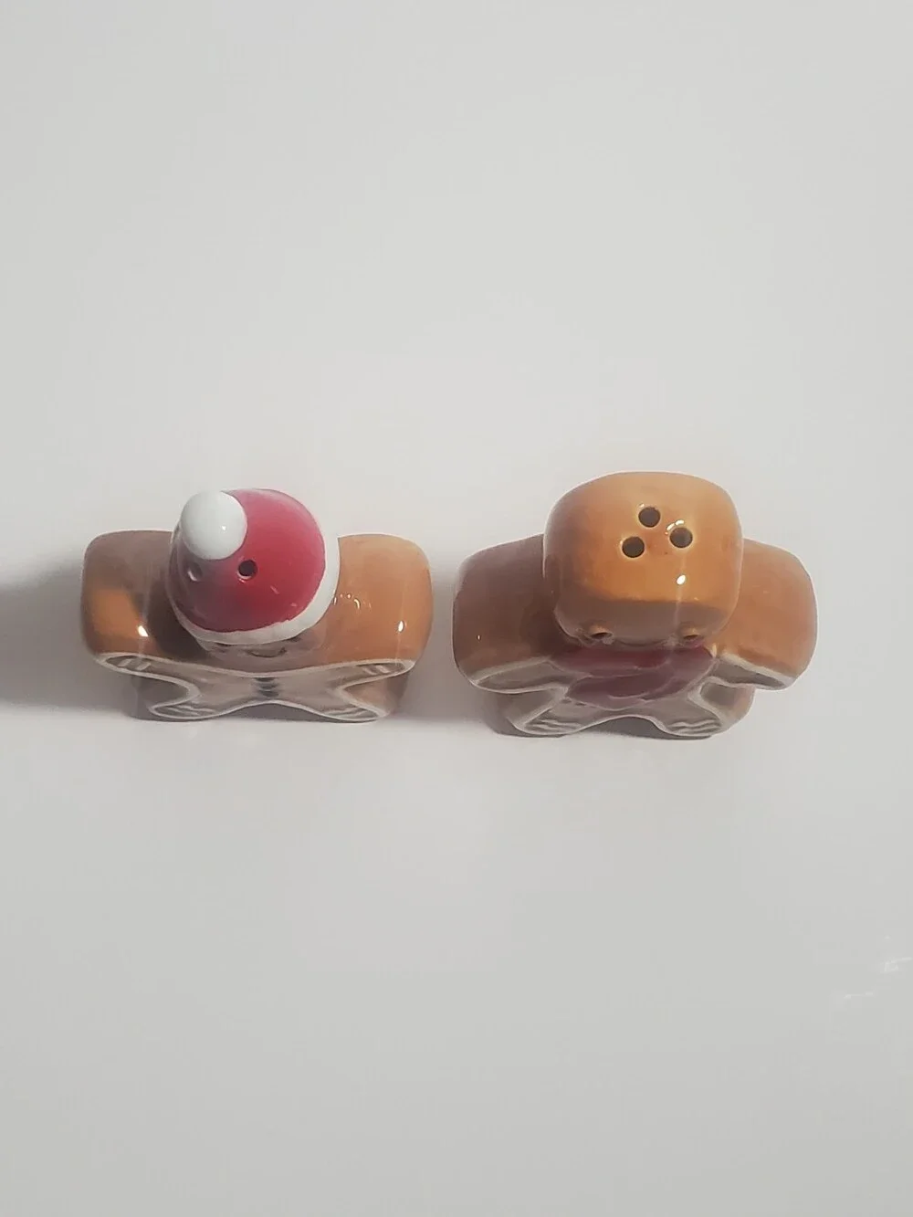 SALT & PEPPER SHAKERS Holiday Gingerbread Theme Ceramic in Red and Brown NWOT